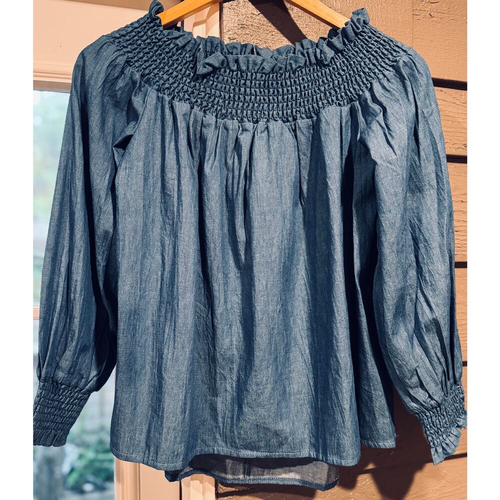 Amoli Off Shoulder Lightweight Denim Top Size S NWT - Picture 5 of 7